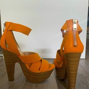 Jessica Simpson platform high heels in a size 8.5